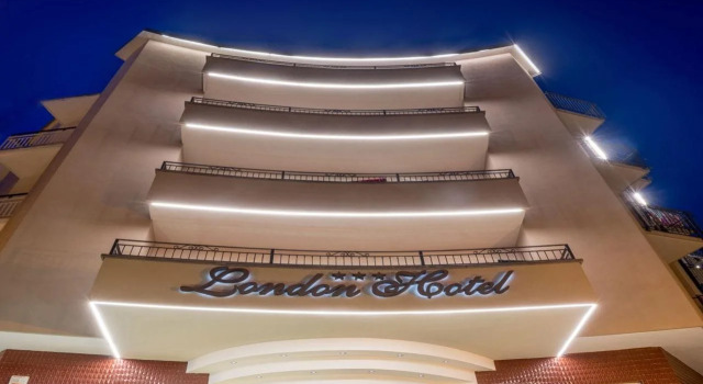 Hotel London, Забронировать Отель Недорогие отели Каттолики, рядом с Аквариум Le Navi, недорого