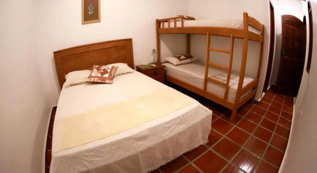 CASA de praia com PISCINA, CHURRASQUEIRA, 05 QUARTOS para até 20 PESSOAS