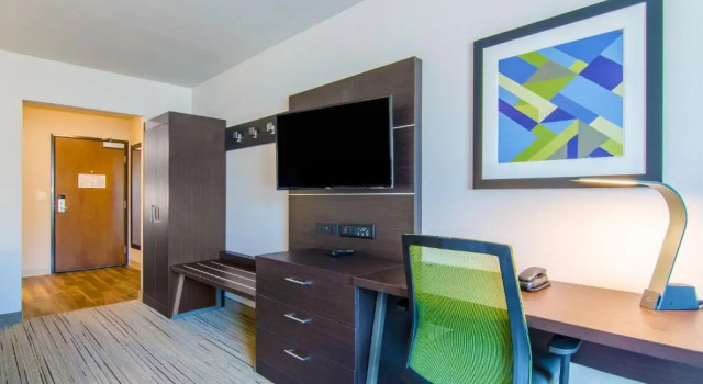Четырёхместный номер Standard Holiday Inn Express & Suites - Atchison by IHG