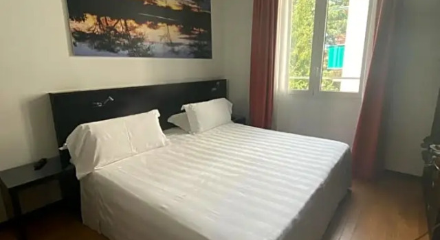 Двухместный room Deluxe с балконом Отель Card International