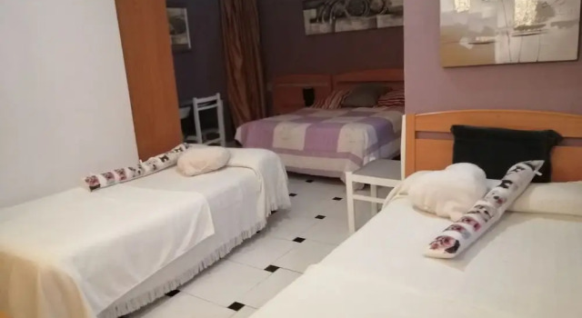 Четырёхместный номер Standard с балконом Hostal Restaurante Patio
