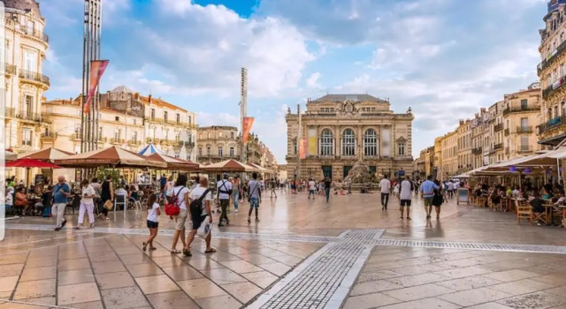 Maison de plein pied divisée en 2 appartements F3 independant, situé à Jacou, à 15km des plages, 5km de montpellier centre, attention le tarif proposé est pour un appartement si vous souhaitez louer les 2 réservez 2 hébergements, Book Lejlighed Hoteller i Jacou med parkering, Parkering