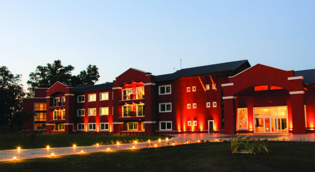 Howard Johnson Resort & Convention Center Ezeiza, Забронировать Отель Эсейса провинция Буэнос-Айрес