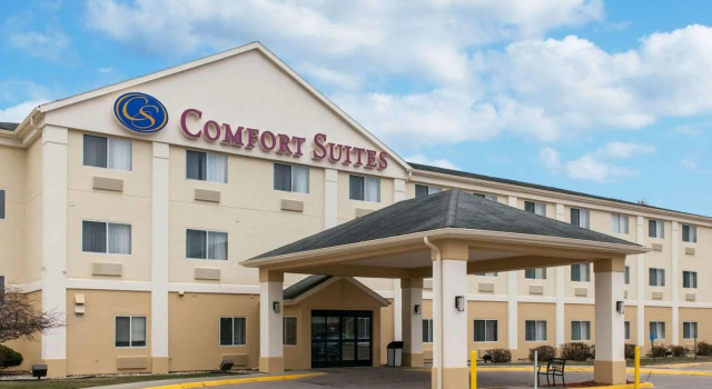 Кровать в общем номере Comfort Suites Terre Haute University Area