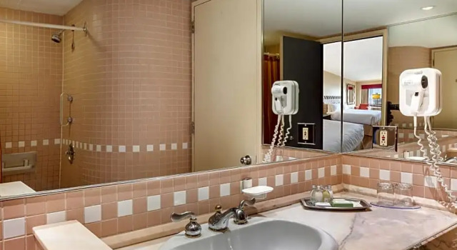 Двухместный люкс Hôtel Le Concorde Québec
