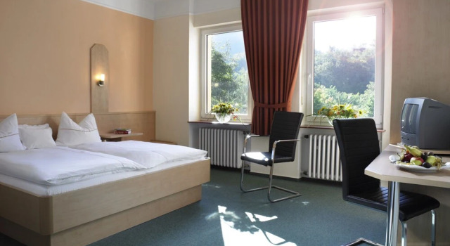 Hotel-Restaurant Ruland, Prenota Hotel Altenahr Ahrtal