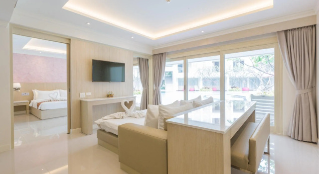The Sea - Cret Hua Hin