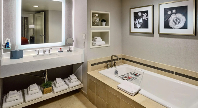 Люкс Deluxe The Hotel at Auburn University