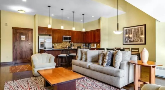 Коттедж Luxury с 3 комнатами с балконом Luxury 3 Bedroom Water House on Main Street Condo w/ Pool, Hot Tubs, Fitness Center!