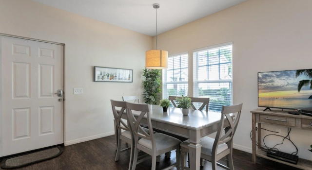Коттедж Lucaya Village Resort - 4 Bed 3 Bath Townhouse