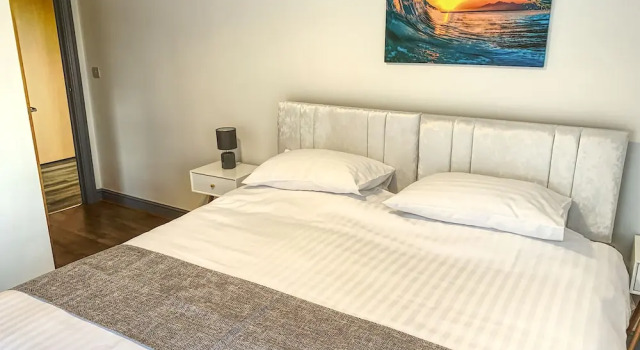 Toothbrush Apartments - 2 bed 2 bath apt, Забронировать Апартаменты/квартира Отели Ипсвича с парковкой, рядом с Арка и дом Джин Инджелоу, Парковка