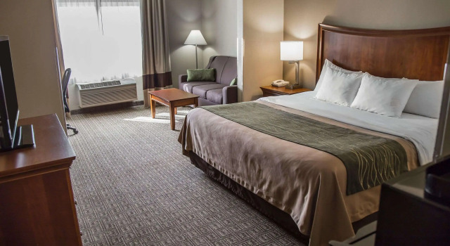 Двухместный люкс Quality Inn & Suites Bradford