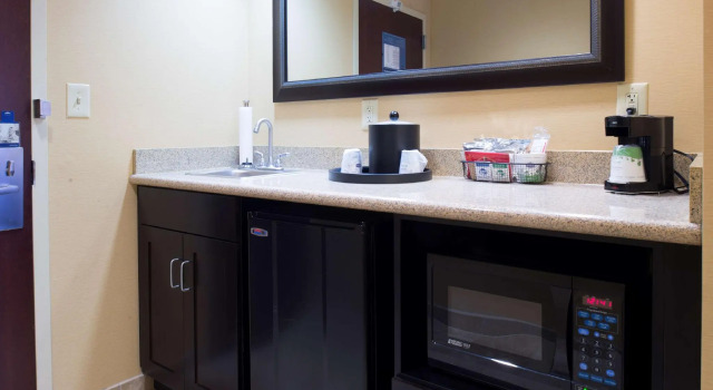 Четырёхместный люкс Hampton Inn & Suites Vineland