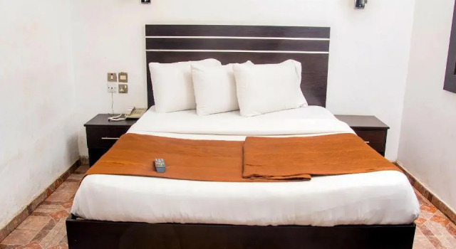 Люкс Deluxe Presken Hotels @ Opebi, Lagos