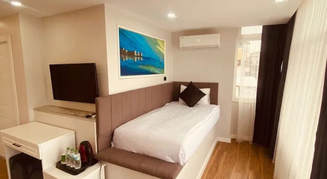 1 slaapkamer Superior Vierpersoonskamer met balkon en  uitzicht op de stad Hodegon Suite Hotel