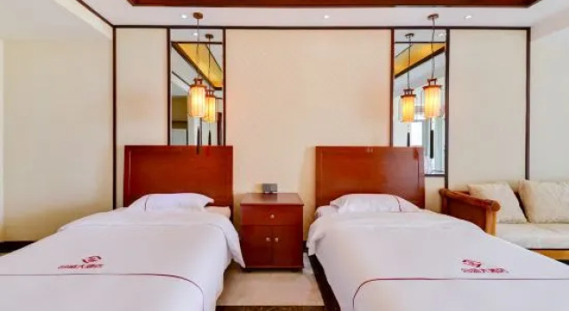 Семейный люкс с 2 комнатами с видом на море Longhuayuan Ocean View Hotel