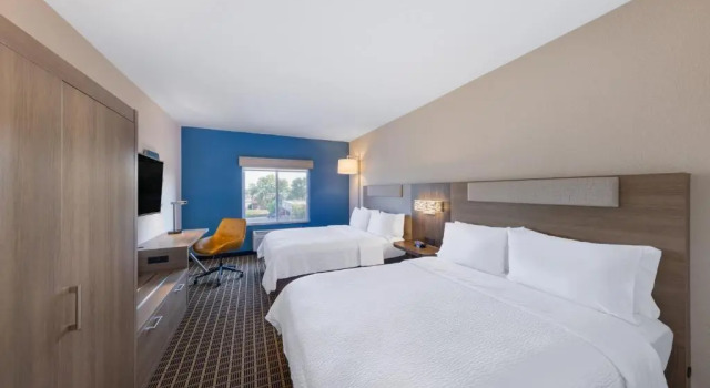 Четырёхместный номер Standard Holiday Inn Express & Suites Pittsburg by IHG