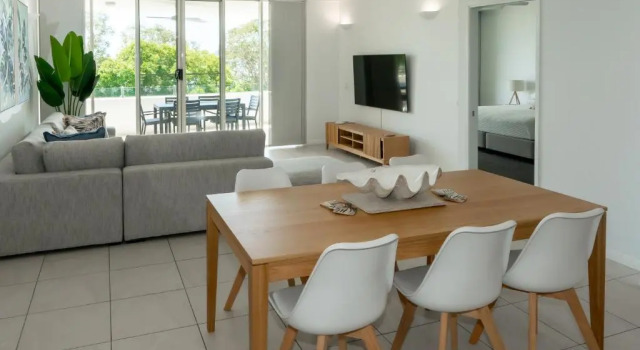 Апартаменты c 1 комнатой oceanfront Waters Edge Apartment Cairns