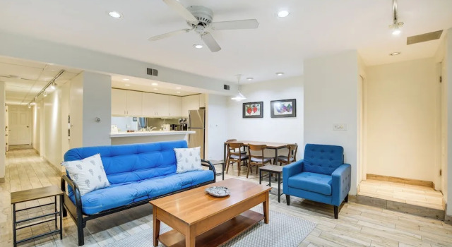Lincoln Park Apt: Walk to Beach, Shops & Dining, Забронировать Апартаменты/квартира Апартаменты Чикаго, рядом с Green City Market, Апартаменты/квартира