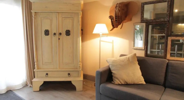 Simoni, Забронировать Отель Отели Сен-Реми-де-Прованса с парковкой, рядом с Bob Appleman's Sculptures, Парковка