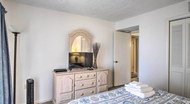 Апартаменты Sunny Cocoa Beach Condo w/ Balcony & Pool Access