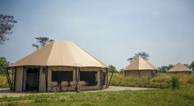 Семейный тент с балконом Malaika Mara River Luxury Camp