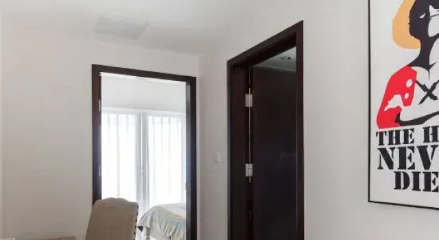 Люкс с 2 комнатами с балконом и с видом на море HuiDongXunLlaoWanWuDiHaiJingApartment