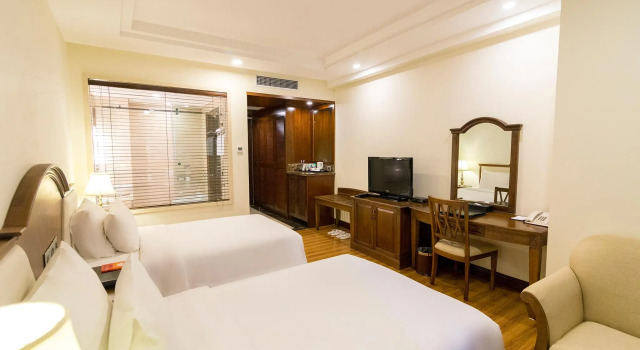 Двухместный номер Superior с видом на окрестности Sai Gon Ha Long Hotel