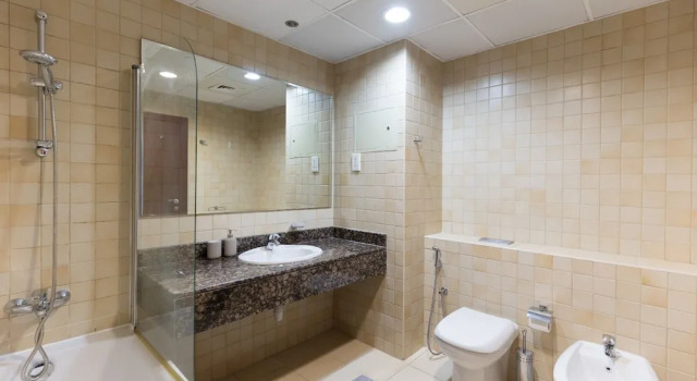 Апартаменты Spacious 1BR 5 minutes to beach