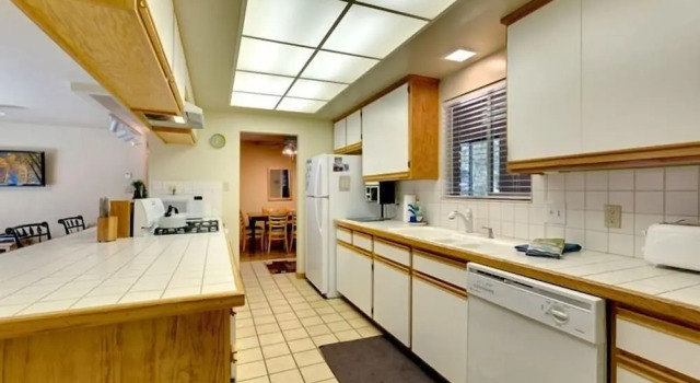 Коттедж с 2 комнатами 3221 Marlette Circle