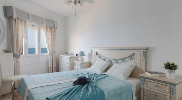 1 Line Beachfront Apartment With Stunning sea View, Забронировать Апартаменты/квартира Калаонда Коста-Тропикаль