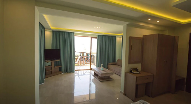 Koukis Sea side Complex, Забронировать Отель Василикос Закинф, рядом с Пляж Банана-Бич
