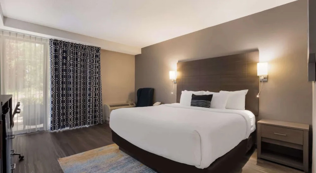 Двухместный номер Standard с красивым видом из окна The Hub Middletown Red Bank- Best Western Signature Collection