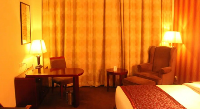 Двухместный люкс Presidential с балконом Ramada by Wyndham Jaipur Jaisinghpura