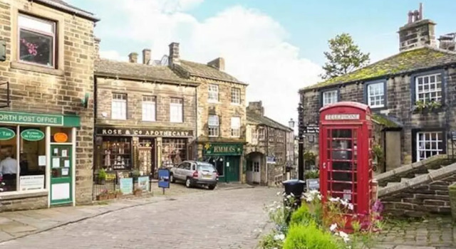 The Little Absinthe Cottage