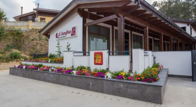 Il Semaforo Sila, Rezerwuj Bed and Breakfast Hotele w Kalabria z parkingiem, Parking