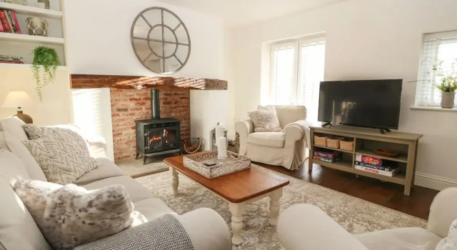 Brook Cottage, Book Vacation Home Beaumaris Anglesey, near Castell Aberlleiniog