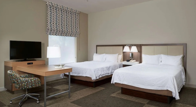 Четырёхместная студия Hampton Inn & Suites Rogers