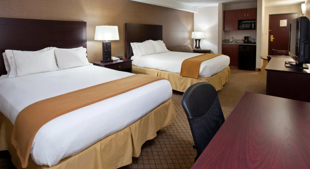 Четырёхместный люкс Holiday Inn Express & Suites Wadsworth by IHG