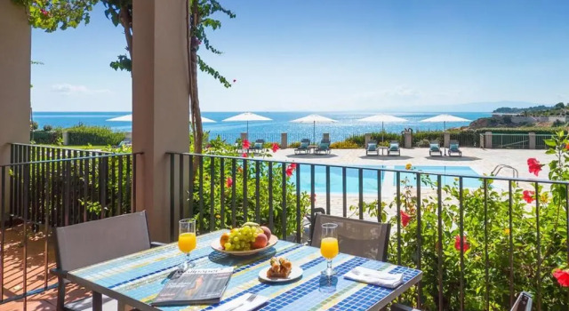 Семейный люкс Blue Jasmine Hotel