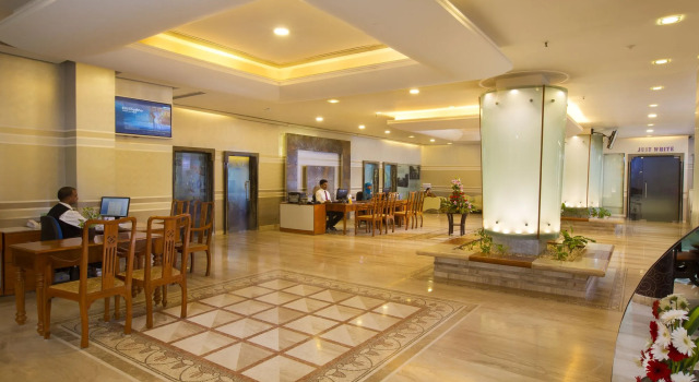 Hotel Atithi, Varaa Hotelli Hotellit Tamil Nadu uima-altaalla, Uima-allas