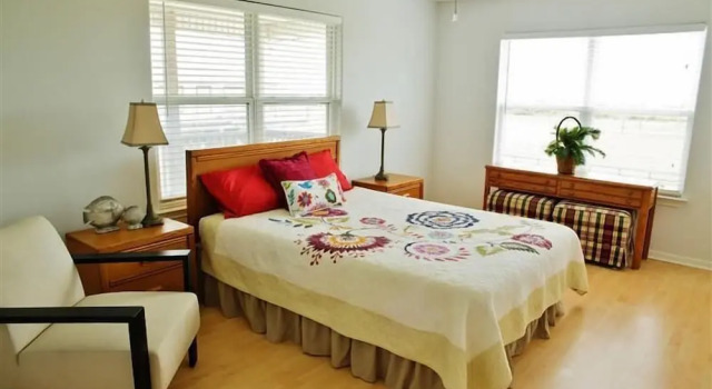 Коттедж с 3 комнатами с балконом Spacious Retreat W/expansive Yard & Beach Access!