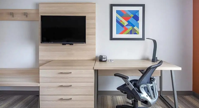 Номер Executive Holiday Inn Express Ontario by IHG