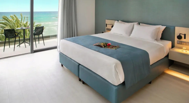 Двухместный номер Standard с балконом и с видом на море Mercure Larnaca Beach Resort