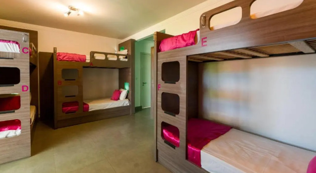 Кровать в общем номере (женский номер) с балконом Concept Design Hostel & Suites