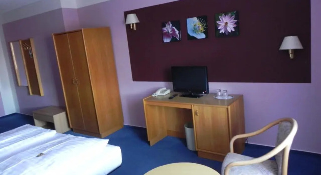 Zur Eldenburg, Забронировать Отель Отели Любц 3 звезды, 3*