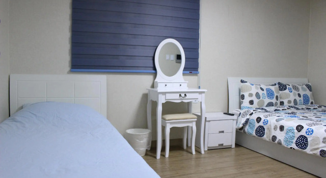 Bunk Guesthouse Hostel 2, Забронировать Хостел Отели Сеула с парковкой, рядом с Библиотека Ким Дэ Чжуна, Парковка