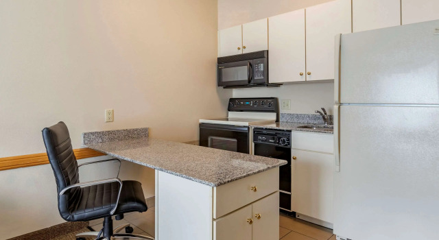 Двухместный люкс Business Comfort Inn & Suites Paw Paw