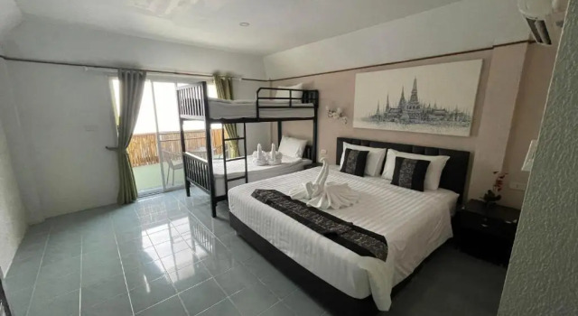 Четырёхместный номер Standard с балконом Samui Green Hotel