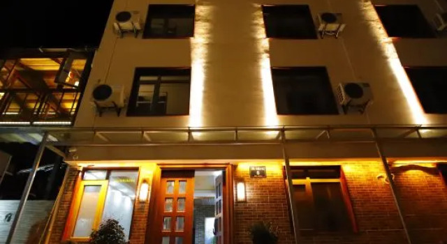 Floral Hotel · Mountain Whisper Hotel（Shennongjia Wooden fish store）, Prenota Hotel Shennongjia Hubei